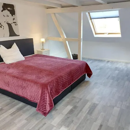 Silonce Am -ruhige Lage Im Gruenen, Parkplatz Und Garten Ideal Fuer Und Wanderfans 4*