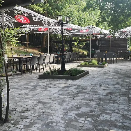 Silonce Am -ruhige Lage Im Gruenen, Parkplatz Und Garten Ideal Fuer Und Wanderfans 4*