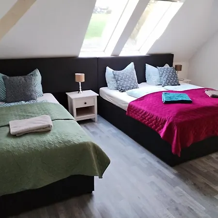 Silonce Am -ruhige Lage Im Gruenen, Parkplatz Und Garten Ideal Fuer Und Wanderfans 4*