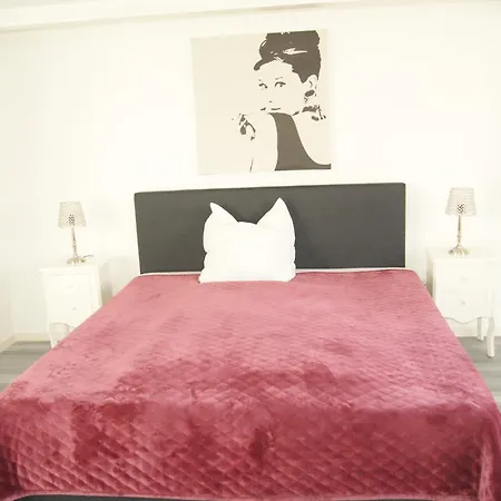 Silonce Am -ruhige Lage Im Gruenen, Parkplatz Und Garten Ideal Fuer Und Wanderfans