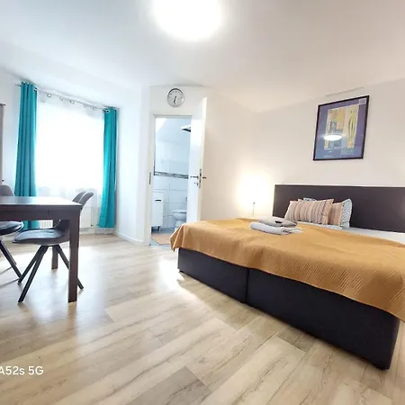 Silonce Am -ruhige Lage Im Gruenen, Parkplatz Und Garten Ideal Fuer Und Wanderfans 4*