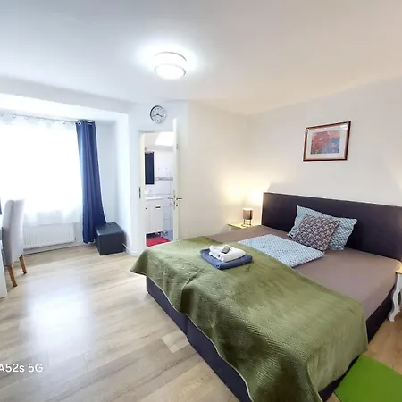 Silonce Am -ruhige Lage Im Gruenen, Parkplatz Und Garten Ideal Fuer Und Wanderfans فندق 4*