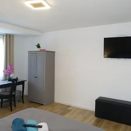 Silonce Am -ruhige Lage Im Gruenen, Parkplatz Und Garten Ideal Fuer Und Wanderfans Szálloda 4*