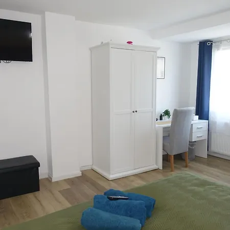 Silonce Am -ruhige Lage Im Gruenen, Parkplatz Und Garten Ideal Fuer Und Wanderfans 4*