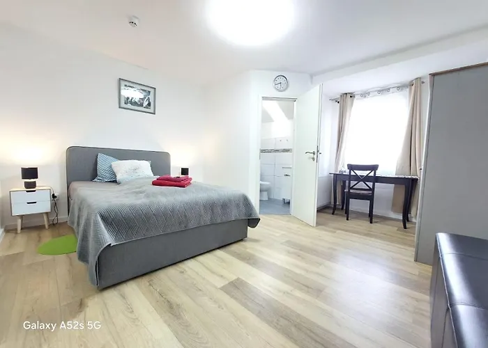 Hotel Silonce Radevormwald am See -ruhige Lage im Grünen, Parkplatz und Garten ideal für Natur und Wanderfans Hotel