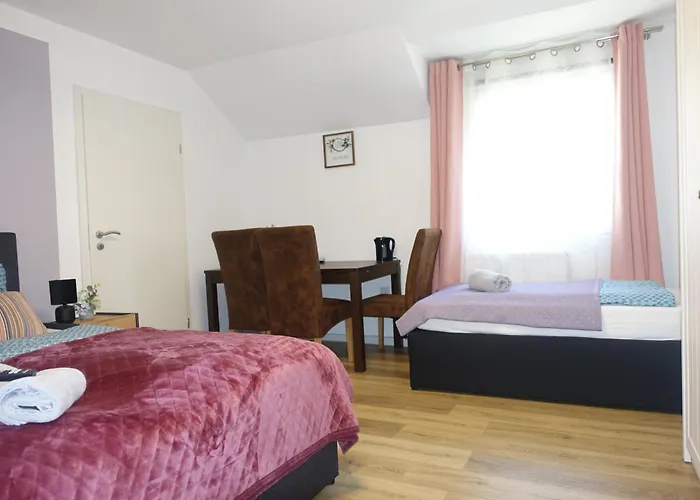 Hotel Silonce Radevormwald am See -ruhige Lage im Grünen, Parkplatz und Garten ideal für Natur und Wanderfans Hotel Radevormwald